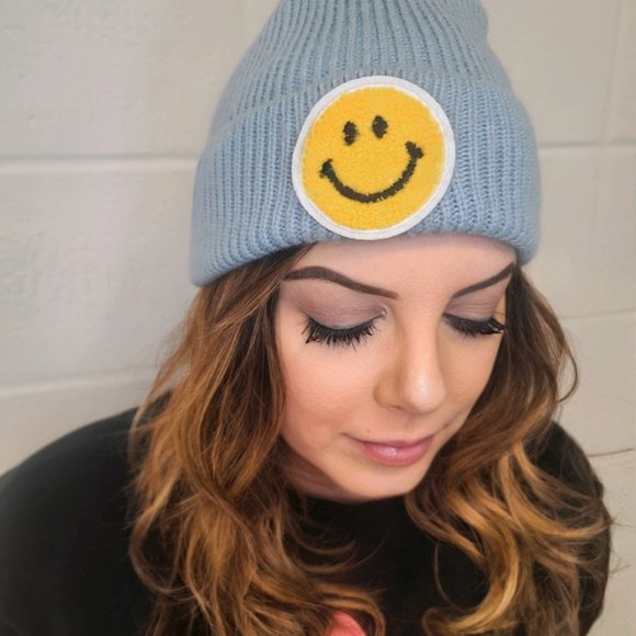 ADULT SMILIE FACE BEANIES - Picture 5 of 6